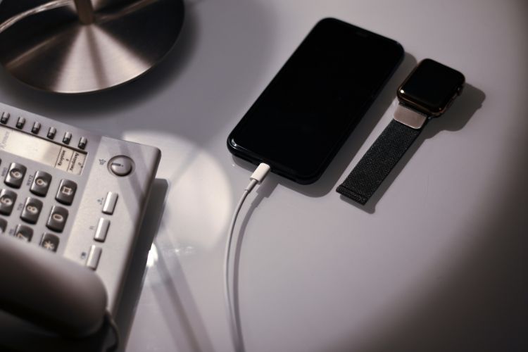 kenapa baterai hp lama terisi